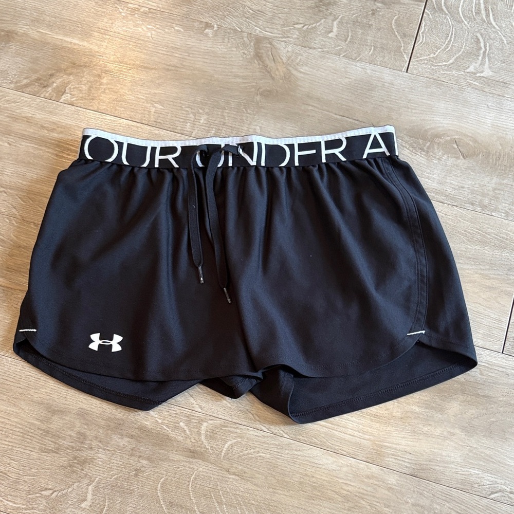 Under Armour Women's Play Up Shorts Size Small Black and White